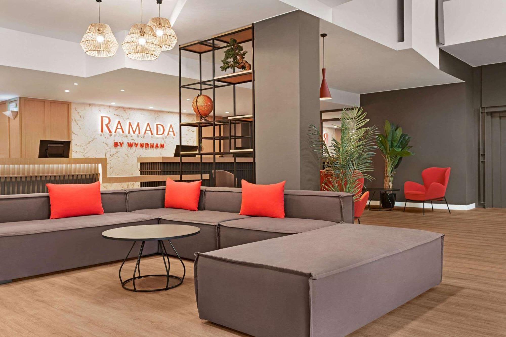 Ramada By Wyndham Valencia Almussafes Hotel Luaran gambar