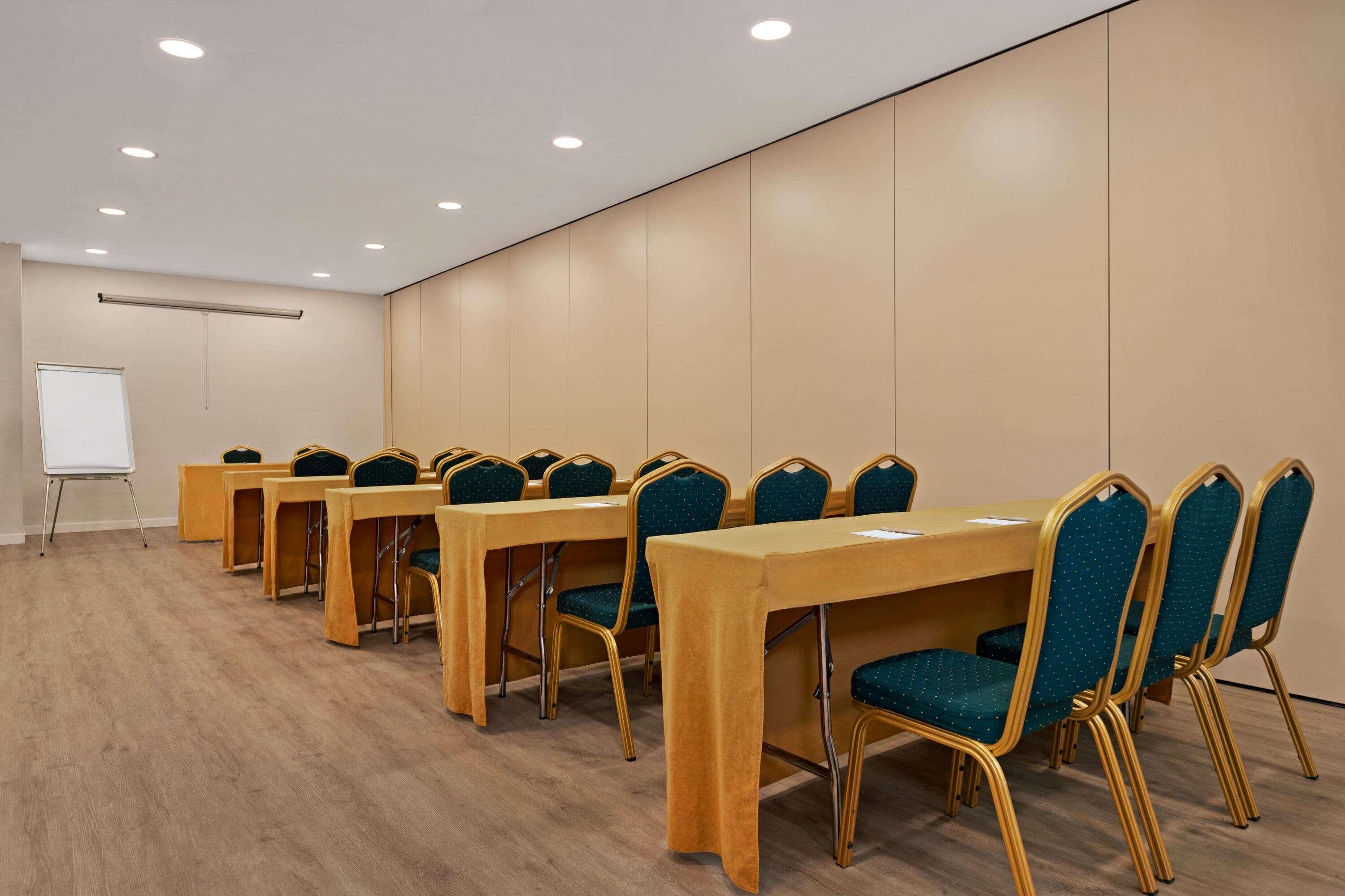 Ramada By Wyndham Valencia Almussafes Hotel Luaran gambar