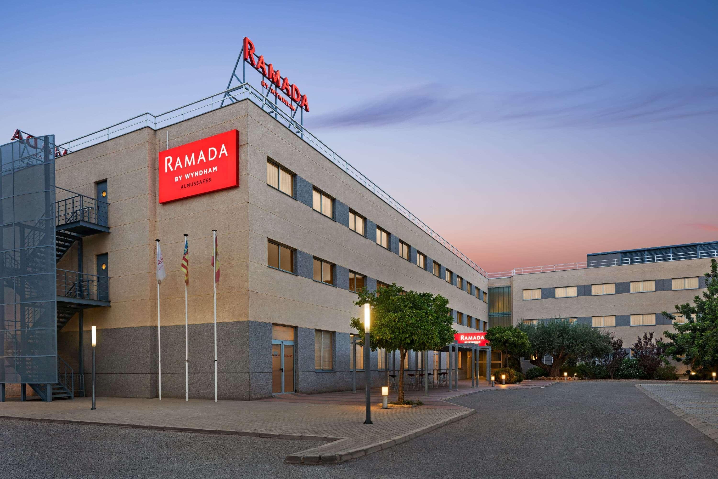 Ramada By Wyndham Valencia Almussafes Hotel Luaran gambar