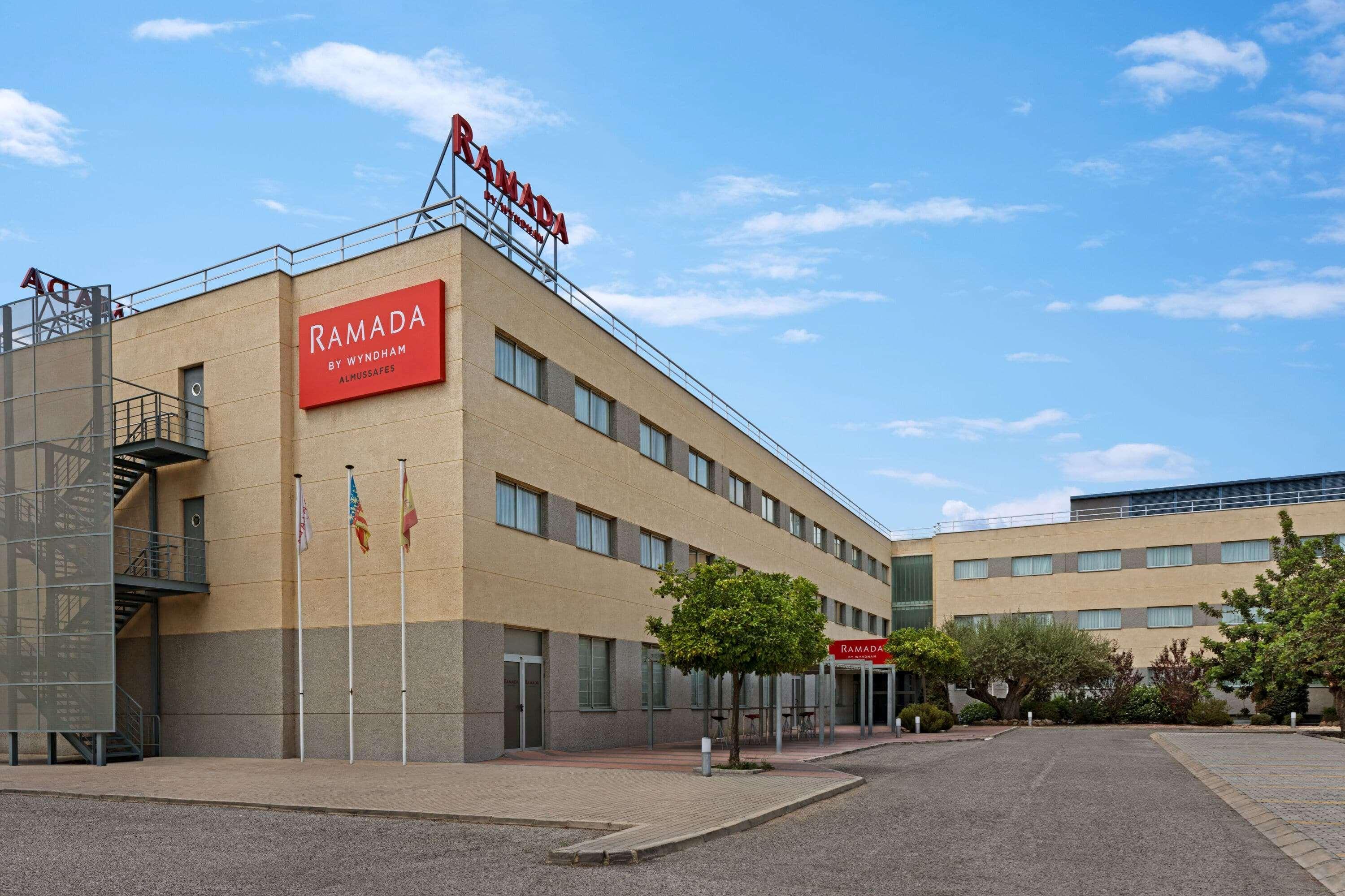 Ramada By Wyndham Valencia Almussafes Hotel Luaran gambar