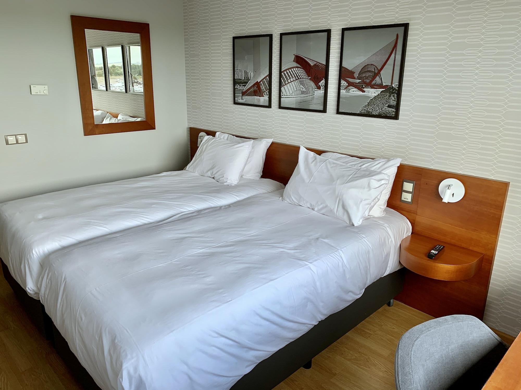 Ramada By Wyndham Valencia Almussafes Hotel Luaran gambar