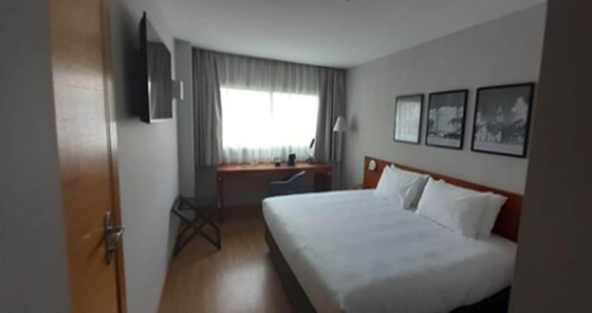 Ramada By Wyndham Valencia Almussafes Hotel Luaran gambar