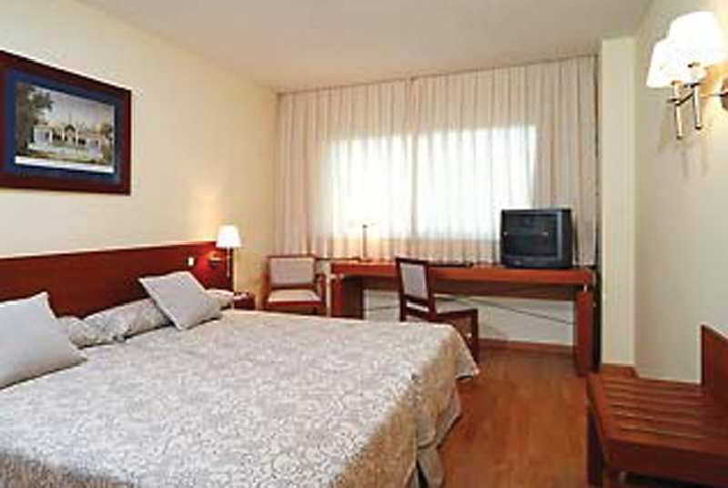 Ramada By Wyndham Valencia Almussafes Hotel Bilik gambar